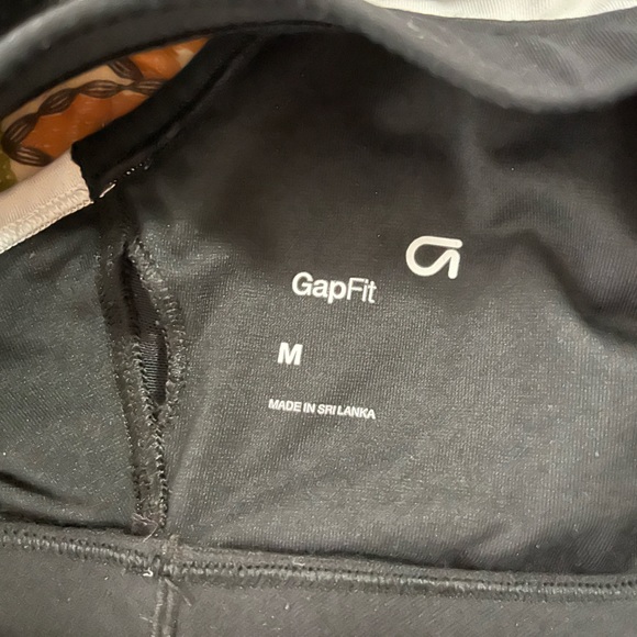 GAP (2) sport bras Size Medium - Picture 3 of 3
